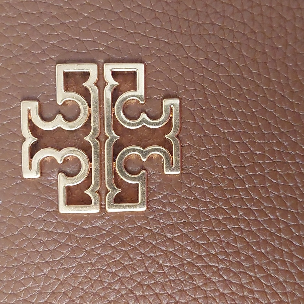 Tory Burch moose zip wallet
